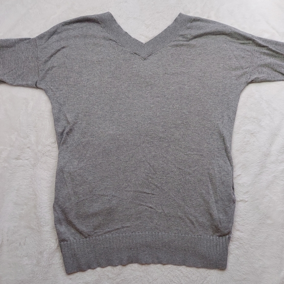 Victoria's Secret Gray Stretch V Neck Long Sleeve Sweater w/Pockets Size XS - Picture 7 of 10
